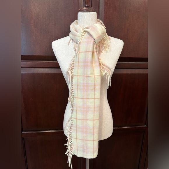 Burberry scarf - Picture 2 of 11